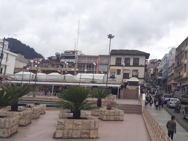 7562+3X7, C. 3 de Noviembre, Azogues