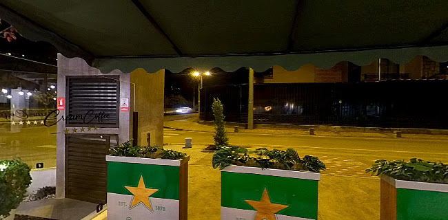 Av 10 de Agosto, y, Cuenca 010204