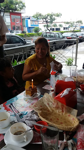 Bombons Coffee Shop - Urdesa - Gastronomía y hostelería