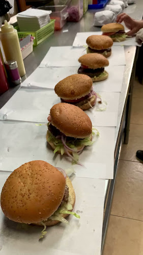 Av. Huayna Cápac 1-100, Cuenca 010107