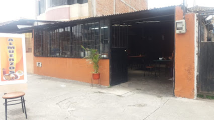 Caldo de morcilla y fritada de Don Hernan Peña