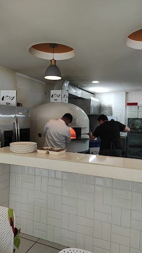 Pizza Libre Urdesa - Gastronomía y hostelería