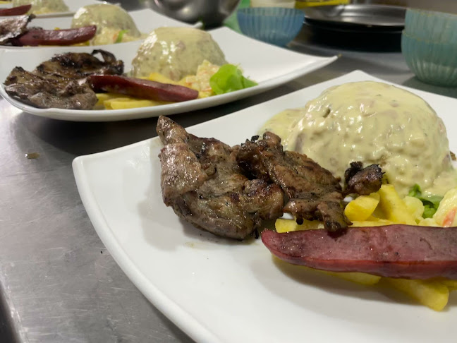 Ruchis Moros & Grill - Gastronomía y hostelería