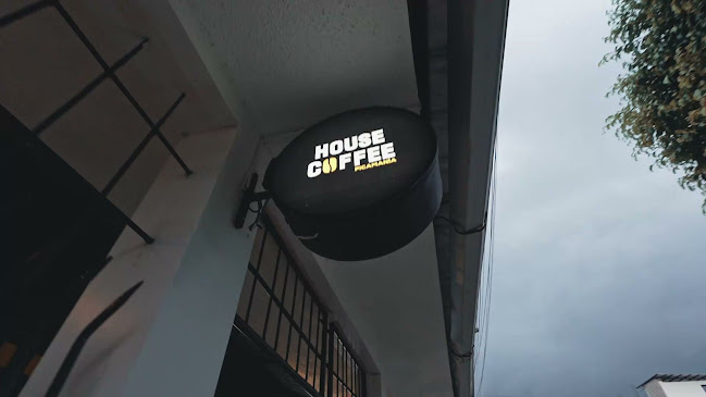 C. 24 de Mayo &, Puyo