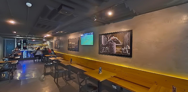 Golden Prague Pub - Urdesa - Gastronomía y hostelería