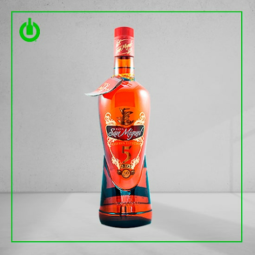 Av. Jumandi 536 y Padre Juan Masquio Frente a las piscinas del Colegio, Tena 150102