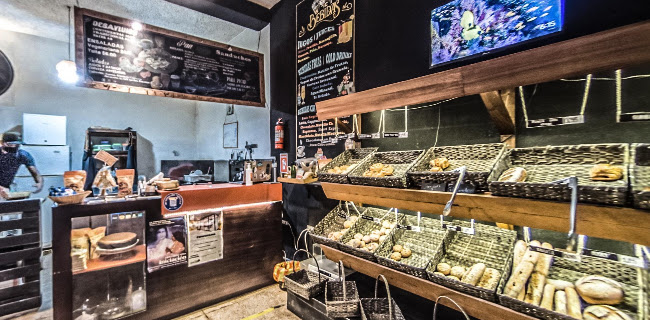 Taita Cafeteria Panaderia - Gastronomía y hostelería