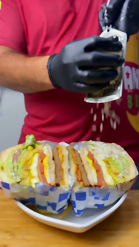 Anthony Burguer Tarqui "la mejor comida rápida de manta" - Gastronomía y hostelería