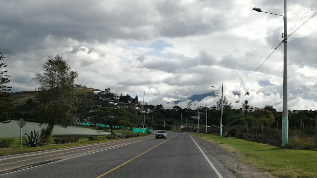 Opinii despre Yahuarcocha, Tilapias Al Horno, Caldos De Gallina în Ibarra - Gastronomía y hostelería