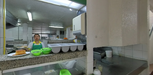 RGP9+2R8, Av. Tomás de Berlanga, Quito 170137