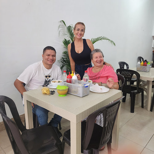 Opinii despre Super encebollados CATAMARÁN în Esmeraldas - Gastronomía y hostelería