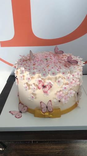 Opinii despre DELICATEZZA PASTELERÍA în Quito - Gastronomía y hostelería