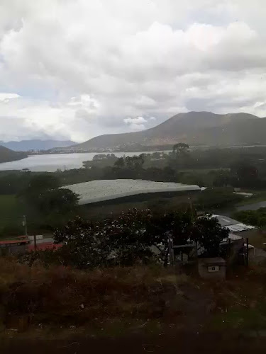 Yahuarcocha, Tilapias Al Horno, Caldos De Gallina