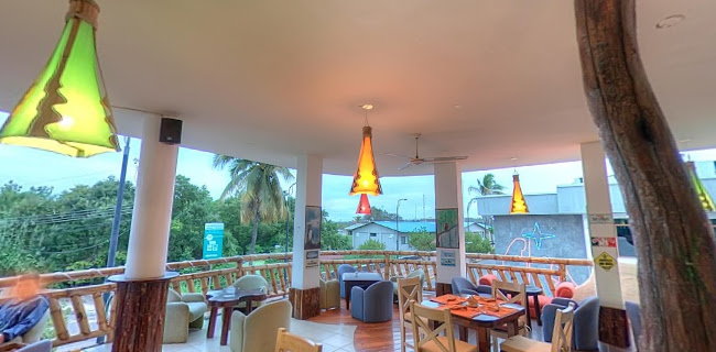 12 de Febrero &, Puerto Ayora