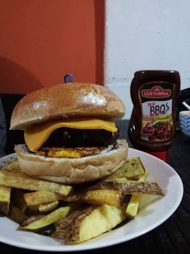 Opinii despre FLAVAGENIAL BURGUER în Quito - Gastronomía y hostelería