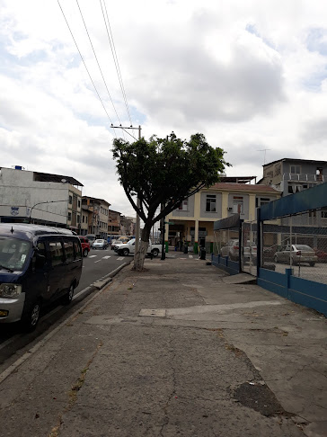 Cerca la gasolinera Petroecuador - Gastronomía y hostelería