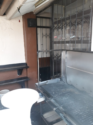 Mercado 12 de Abril, Avenida Guapondelig, 7-57, Cuenca 010104