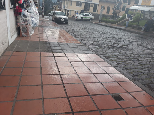 Hamburguesas, Salchipapas Y Pizzas Del Paraue De Alangasi - Quito