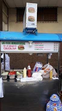 Opinii despre Las ricas hamburguesas de la Negrita Crucelina în Guayaquil - Gastronomía y hostelería