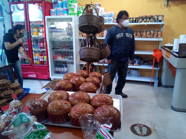 Calle, Av. Abelardo J. Andrade S/N, Cuenca 010215