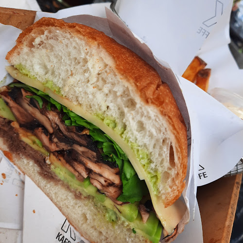 Av. República de El Salvador 406, Quito 170135