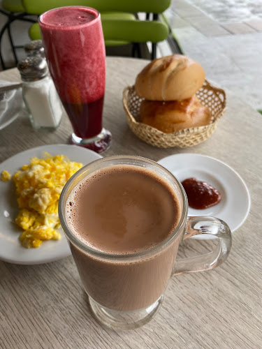 Av. Eloy Alfaro, y, Quito 170517