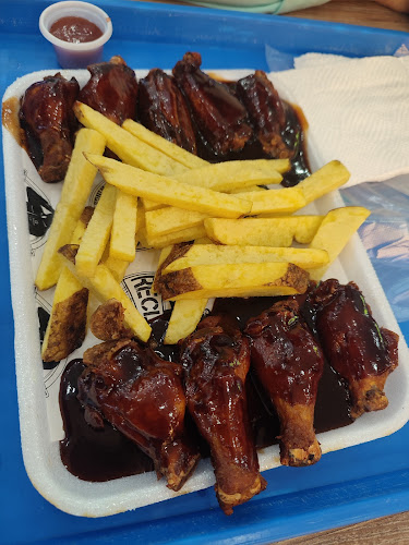 RECLUTAS WINGS & BEER
