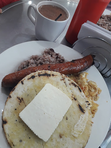 Q97H+4PP, Av. Doce de Noviembre, Ambato 180201