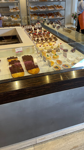 Av. Portugal E9-59 y, Quito 170135