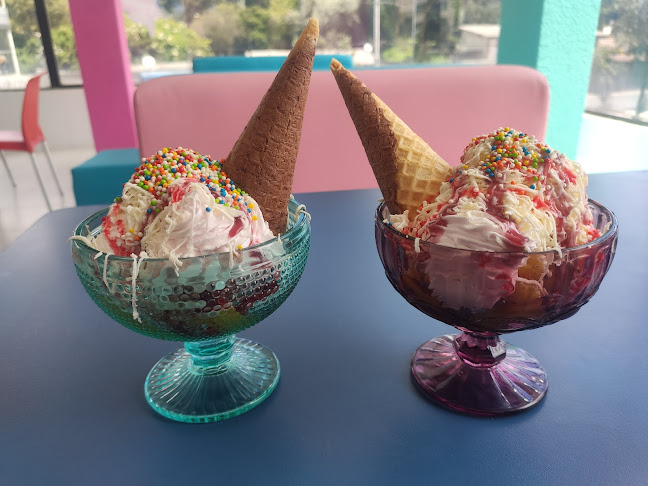 Heladería ice fruits y Panadería las mil espigas