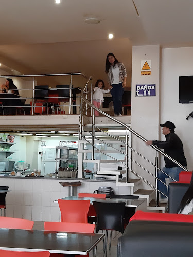 2Q3W+3V5, 10 de Agosto, Loja