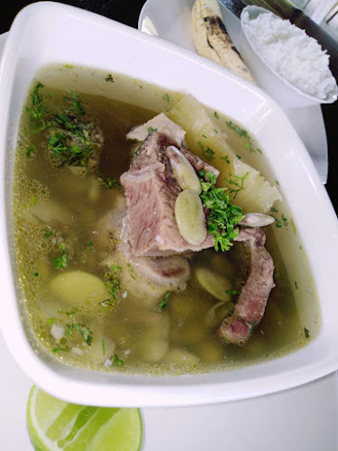 Opinii despre Restaurant Las Acacias în Jaramijó - Gastronomía y hostelería