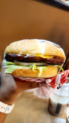 Carl's Jr. Alban Borja - Guayaquil