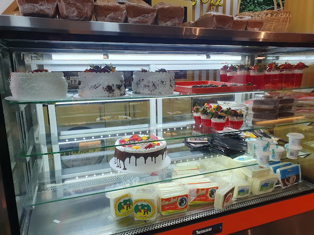 El Tradicional Panadería Y Pastelería