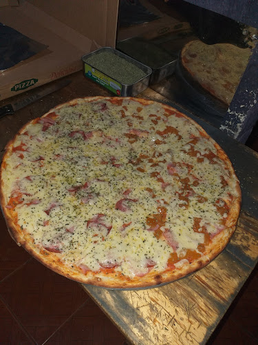 PIZZA Y MAS......... - Ambato