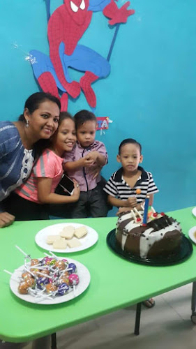 C6VW+6H9, Av. 10 de Agosto, Vínces