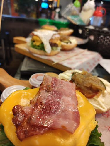 Comentarii opinii despre Frikadel - Burgers