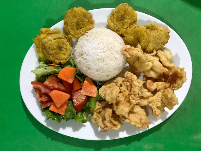 El Viejo y El Mar Hostal y Restaurante - Crucita