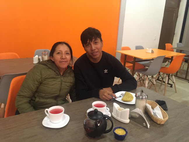 Panaderia Pan de oro / Cafeteria Punto Lojano - Quito