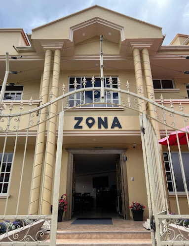 AV MANUEL CARRION PINZANO, Y, Loja 110104