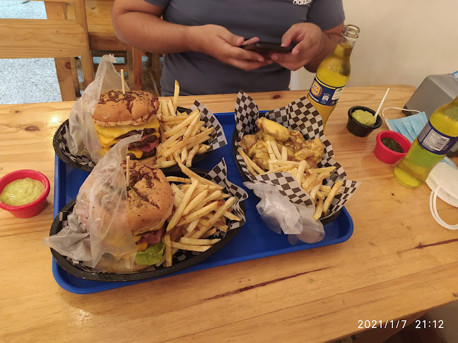 Comentarii opinii despre Junior Burgers & Fries