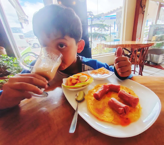 Comentarii opinii despre Chasky Kfé - Restaurante Mini Market Boutique