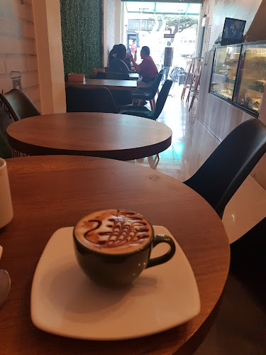 Cossiori Café - Pastelería - Velasco Ibarra