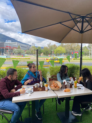 Av. Eloy Alfaro, y, Quito 170517
