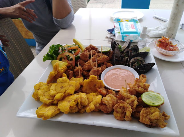 Opinii despre El Viejo y El Mar Hostal y Restaurante în Crucita - Gastronomía y hostelería