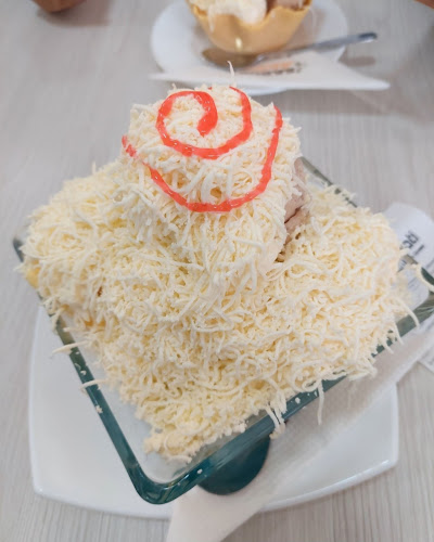 Av. Cristóbal Colón, Quito 170109