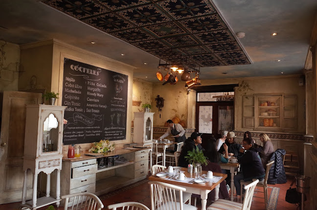 Agustín Cueva y Av. 12 de Abril Esquina, Cuenca 010101