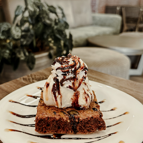 dentro de Gasolinera Primax, Av. Esmeraldas, Santo Domingo 230150