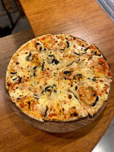 Pizzería Al Forno Puembo - Gastronomía y hostelería