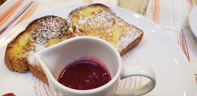 Av. Portugal E9-59 y, Quito 170135